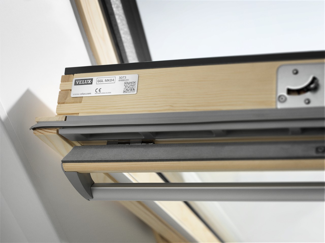 Okno střešní kyvné Velux GGL 3068 FK06 66×118 cm Velux