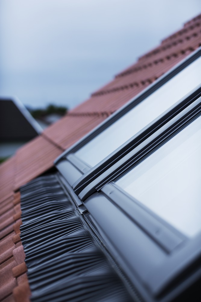 Lemování kombi Velux EKW 0021E MK08 na profilovanou střešní krytinu Velux